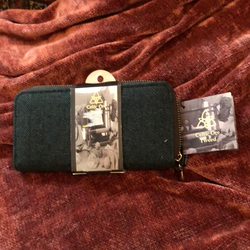 NEW Tweed multi pockets wallet gray color all new with tag never used zippered